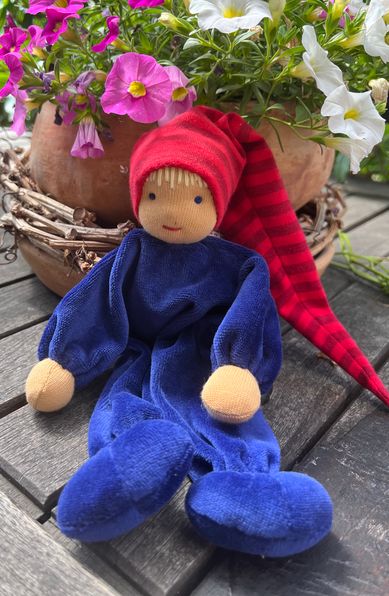 Minipüppchen nach Art der Waldorfpuppe dunkelblau 2
