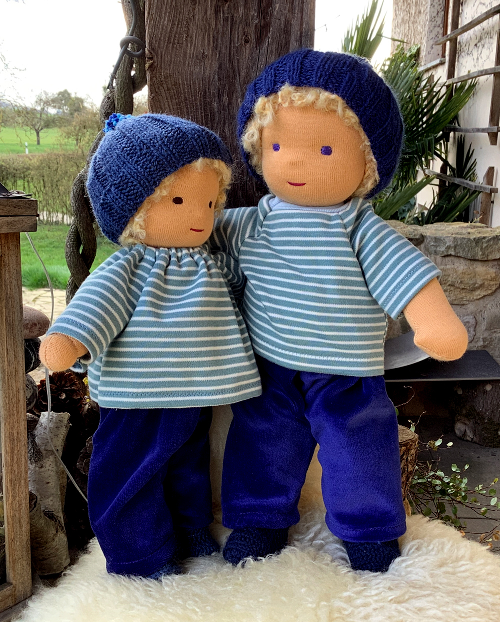 Kleine Stoffpuppe nach Waldorfart Max – Bild 4