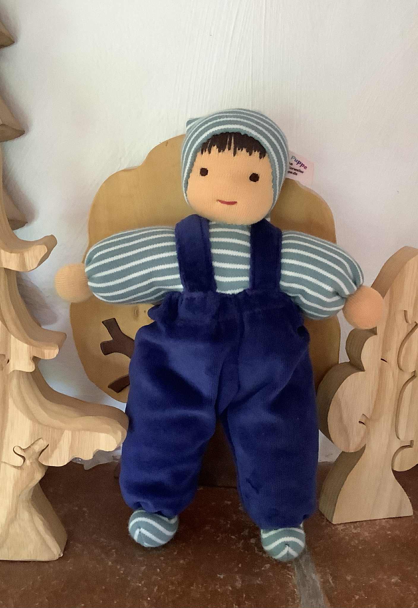 Nickipueppchen mit Hose nach Art der Waldorfpuppe