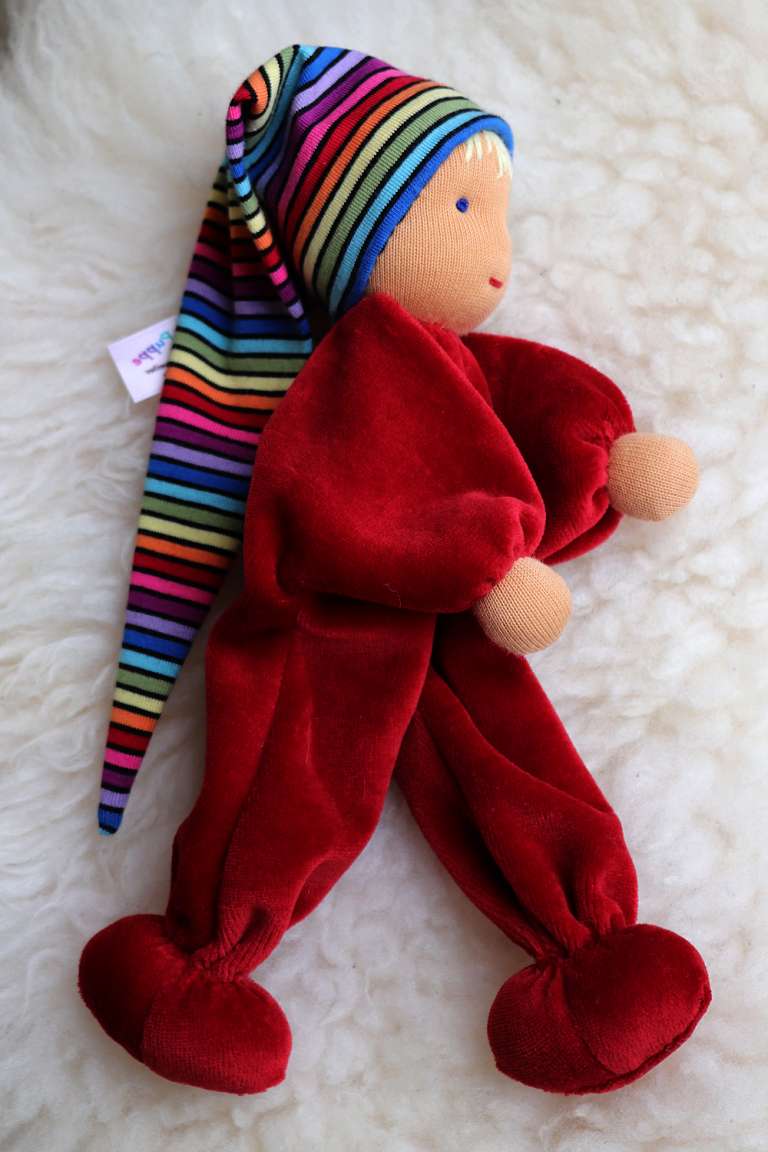 Minipüppchen nach Art der Waldorfpuppe rot 3 - RundumdiePuppe.de Minipüppchen nach Art der Waldorfpuppe rot 3 - RundumdiePuppe.de