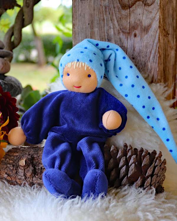 Minipüppchen nach Art der Waldorfpuppe dunkelblau 2