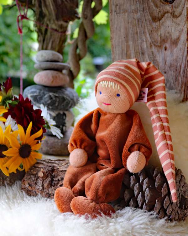 Minipüppchen nach Art der Waldorfpuppe caramel