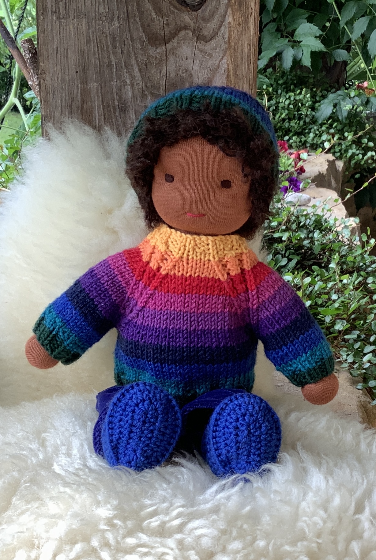 Kleine Stoffpuppe nach Waldorfart Safi – Bild 3