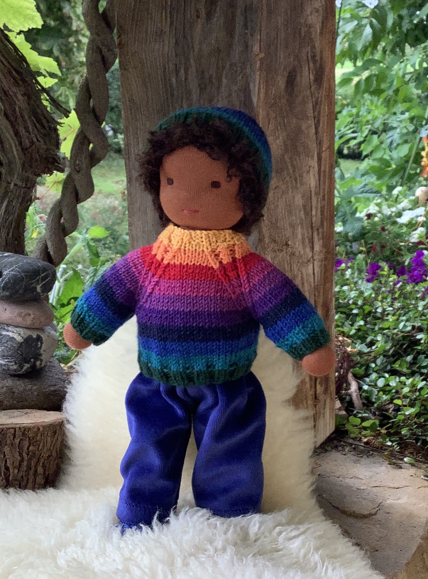 Kleine Stoffpuppe nach Waldorfart Safi – Bild 2