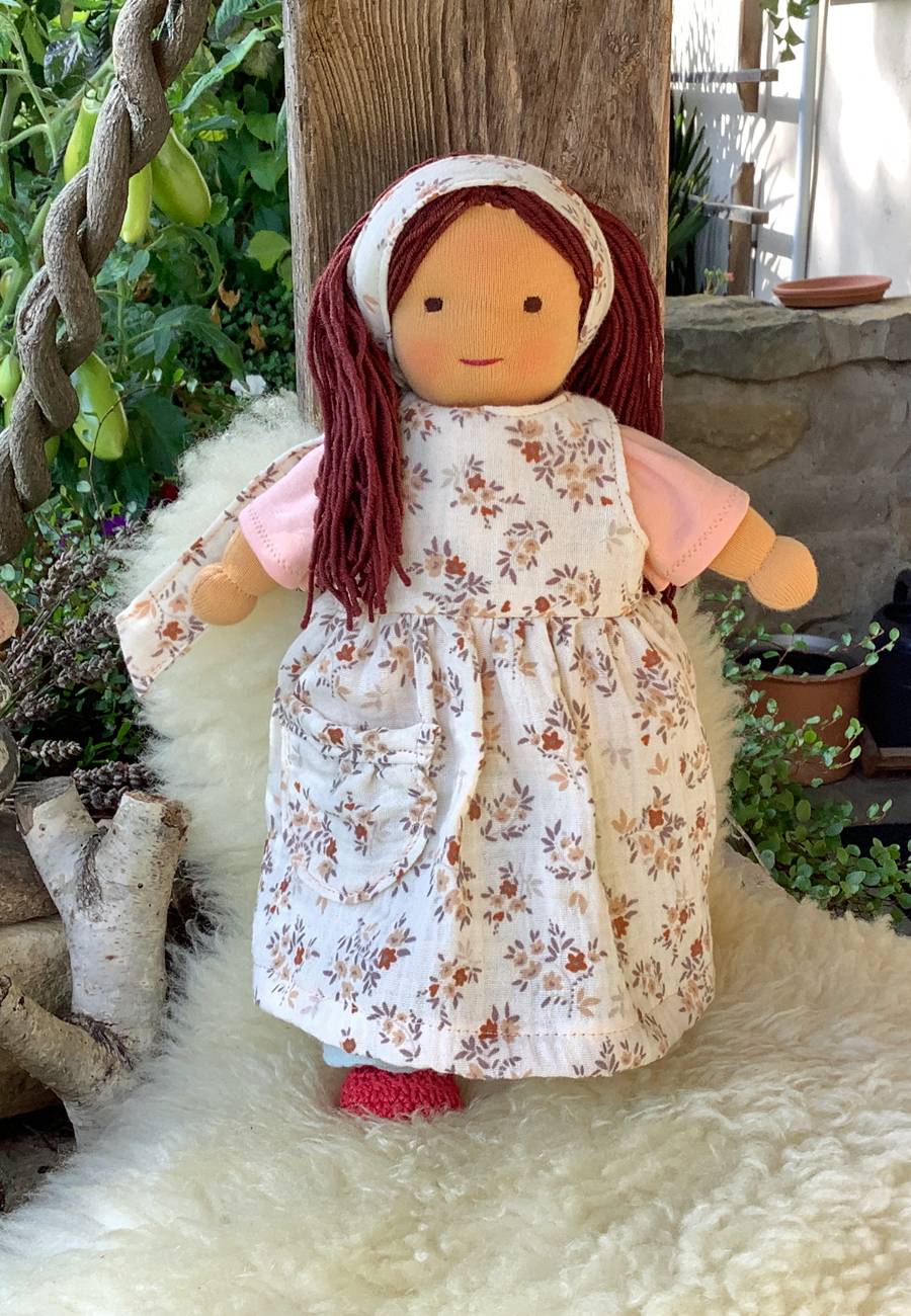 Kleine Stoffpuppe nach Waldorfart Lea
