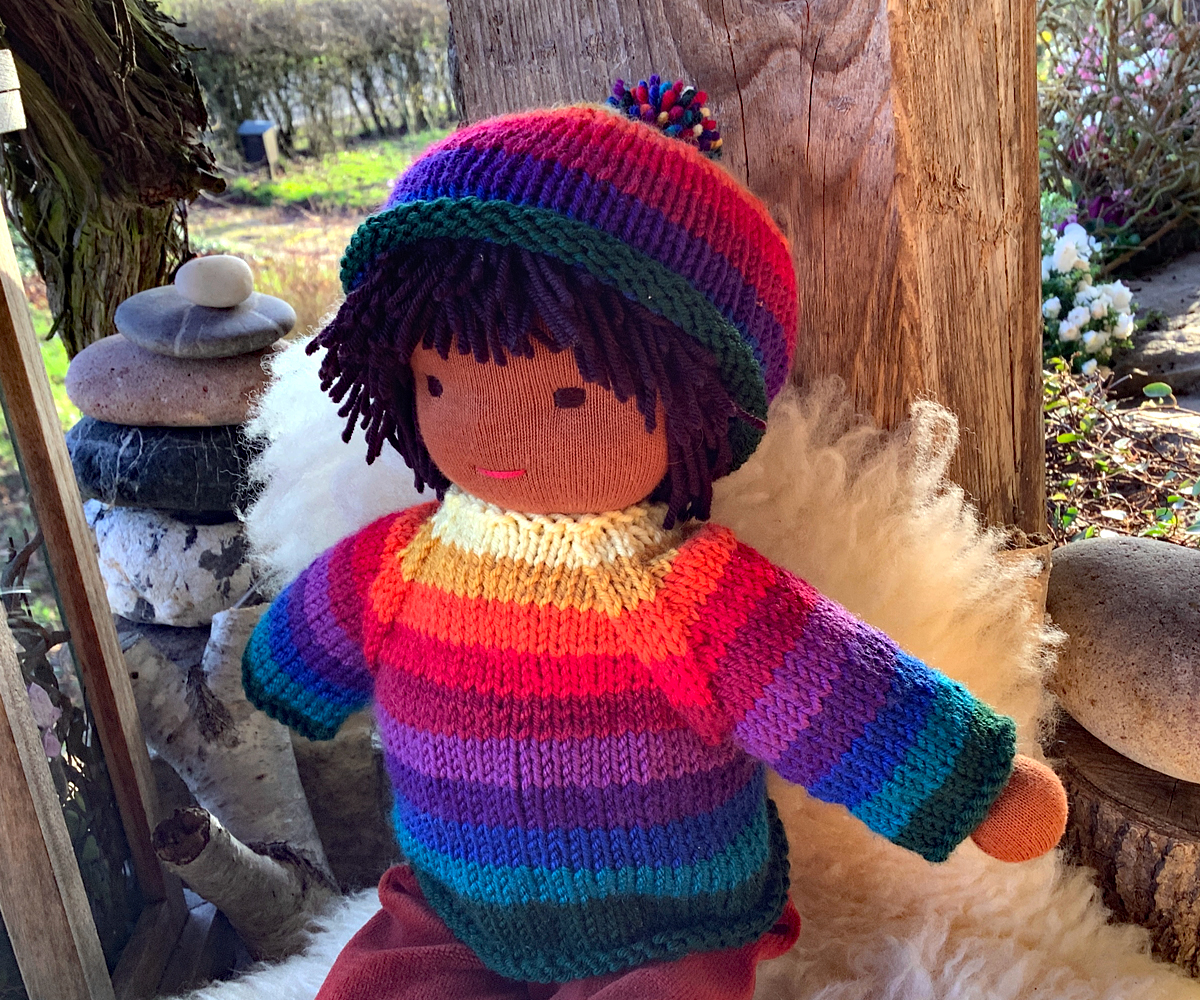 Kleine Stoffpuppe nach Waldorfart Amir – Bild 3