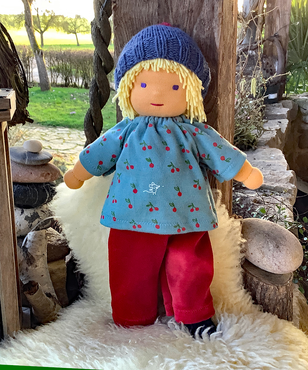 Kleine Stoffpuppe nach Waldorfart Luka