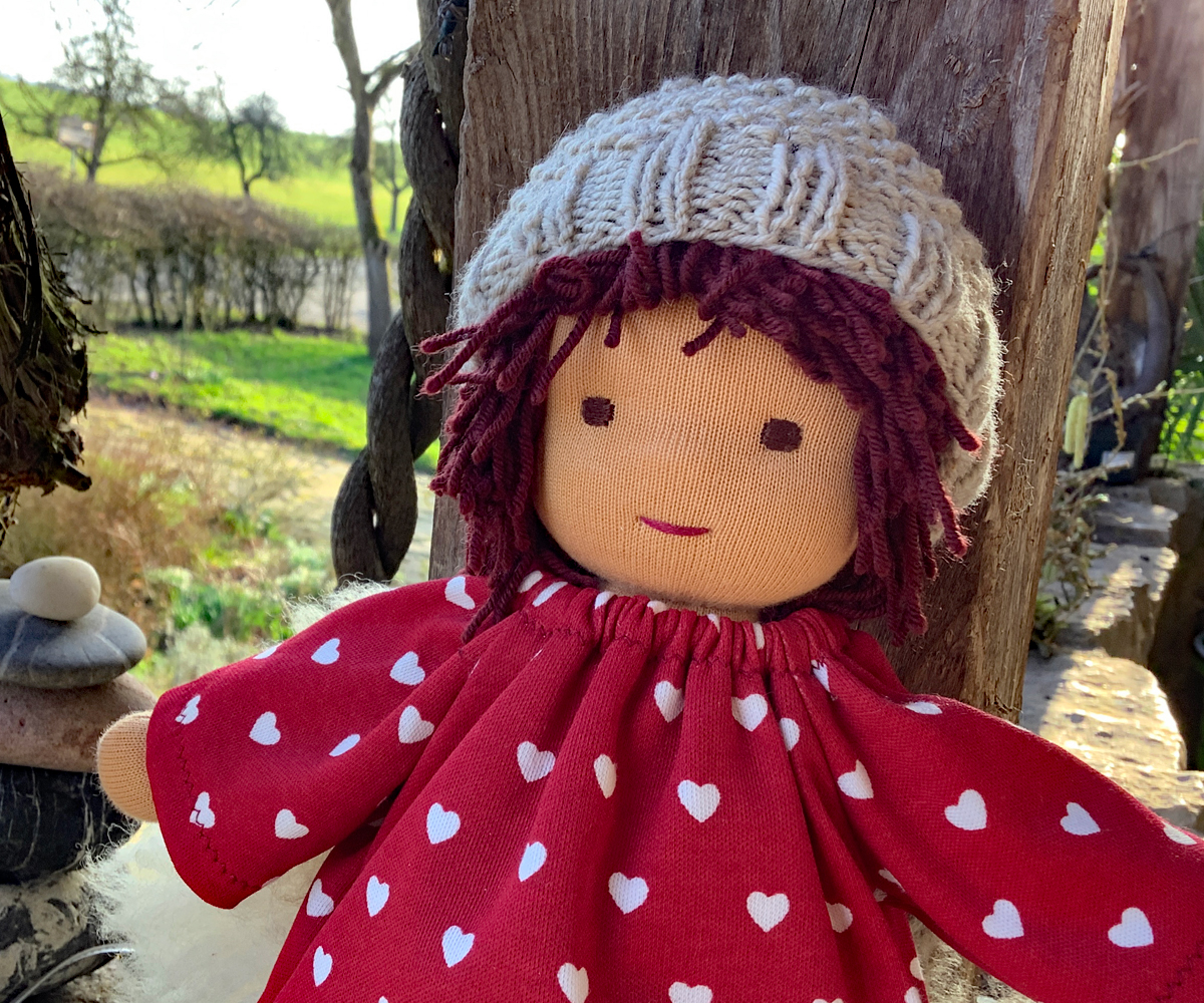 Kleine Stoffpuppe nach Waldorfart Maxi – Bild 5