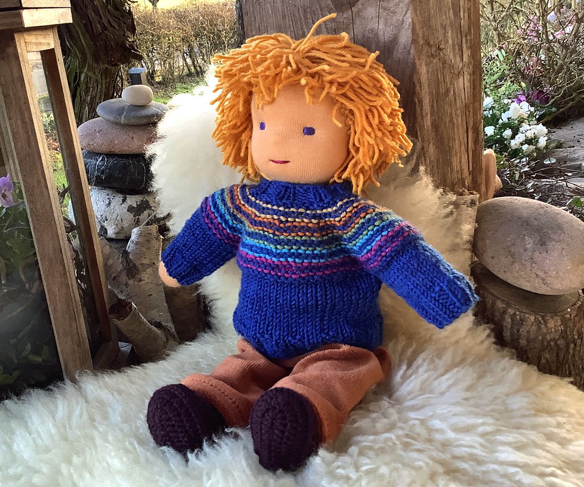 Kleine Stoffpuppe nach Waldorfart Noah – Bild 3