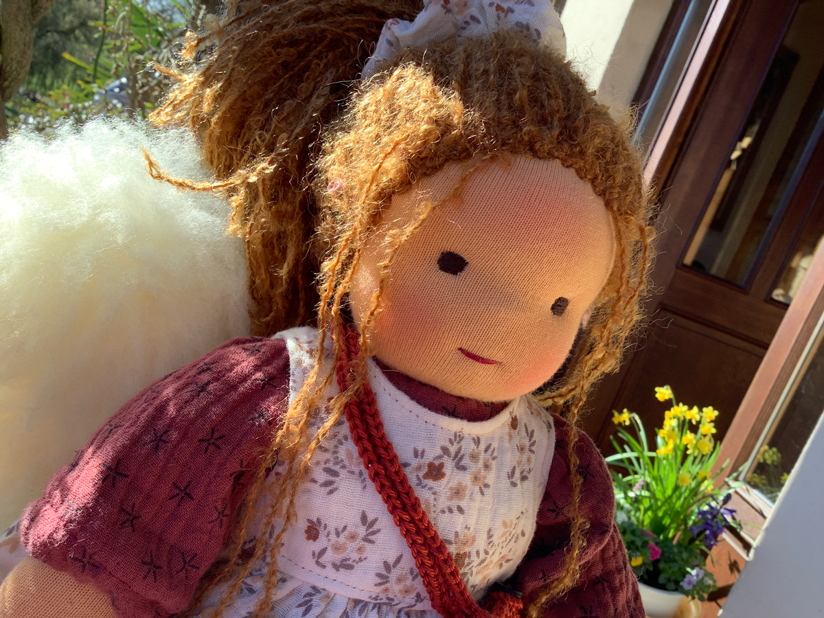 Stoffpuppe nach Waldorfart Mila – Bild 2