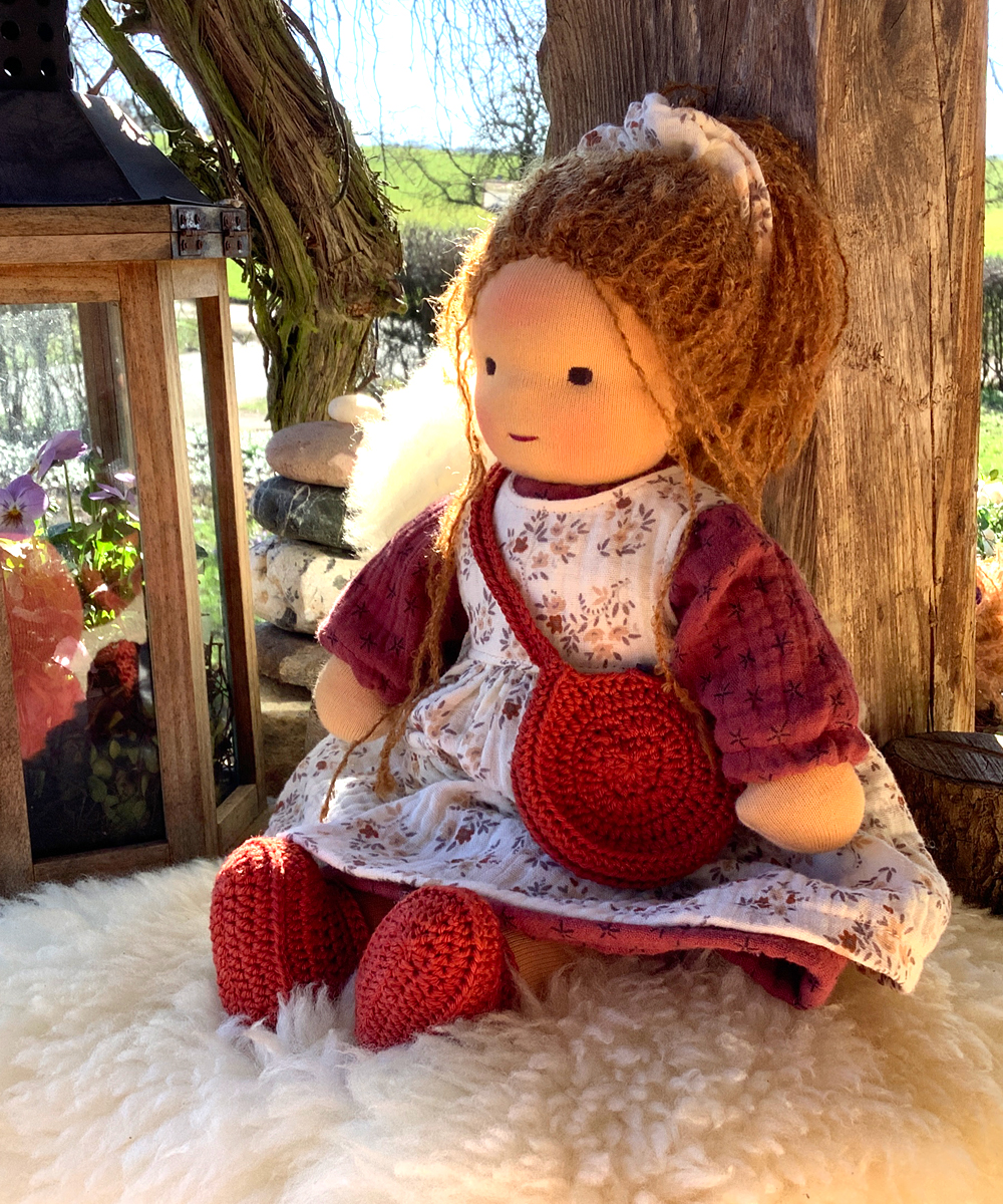 Stoffpuppe nach Waldorfart Mila – Bild 3