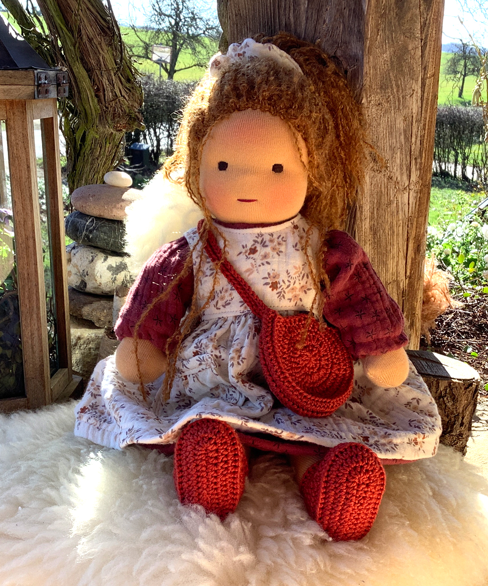 Stoffpuppe nach Waldorfart Mila – Bild 5