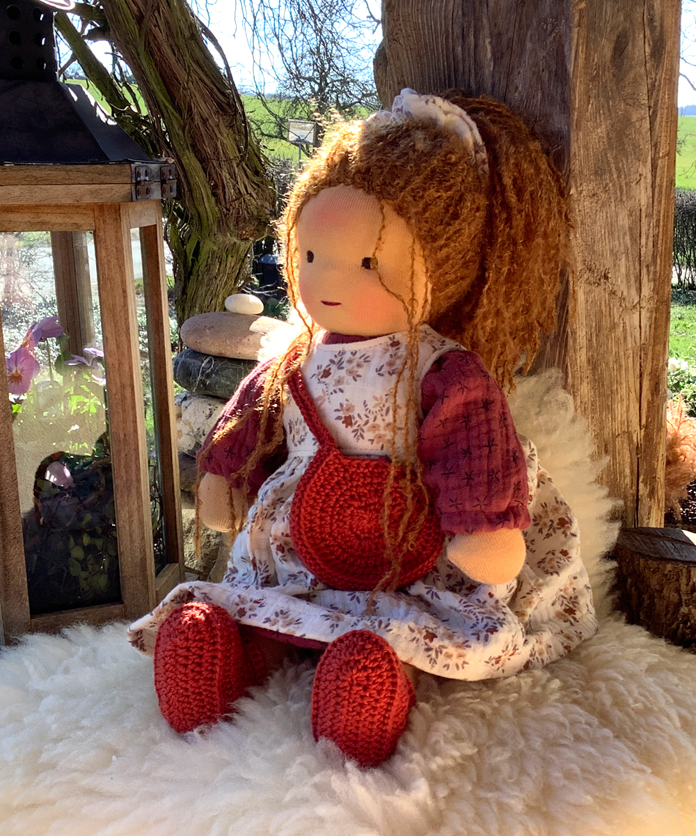 Stoffpuppe nach Waldorfart Mila – Bild 4