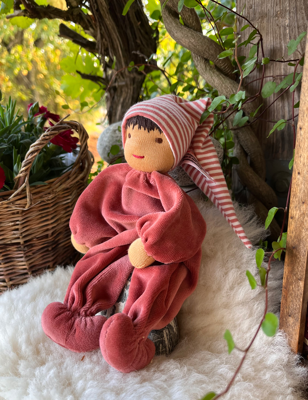 Minipüppchen nach Art der Waldorfpuppe Rosenholz-2